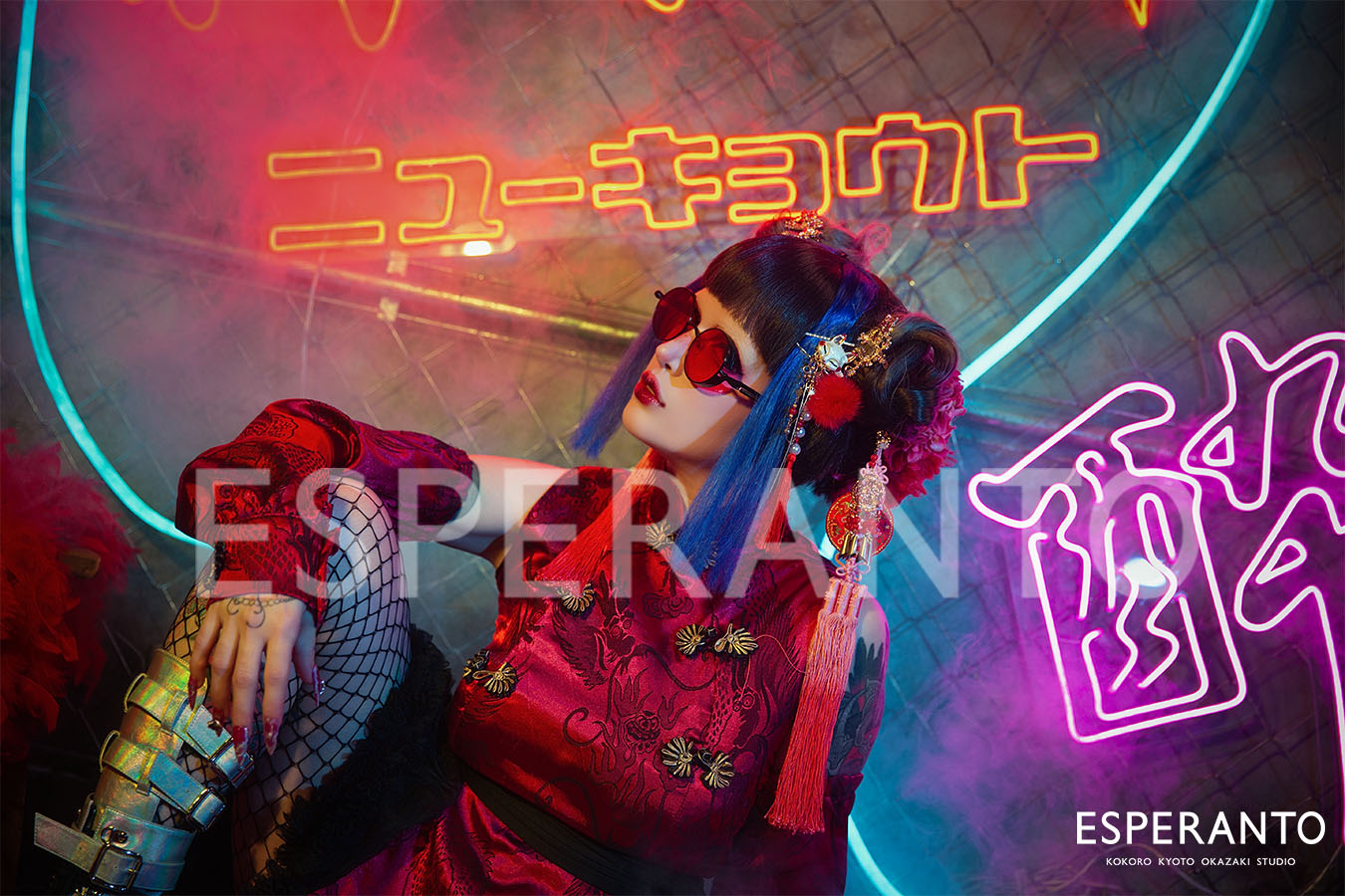 サイバーパンクポートレート - ネオンに包まれた変身フォト | ルック