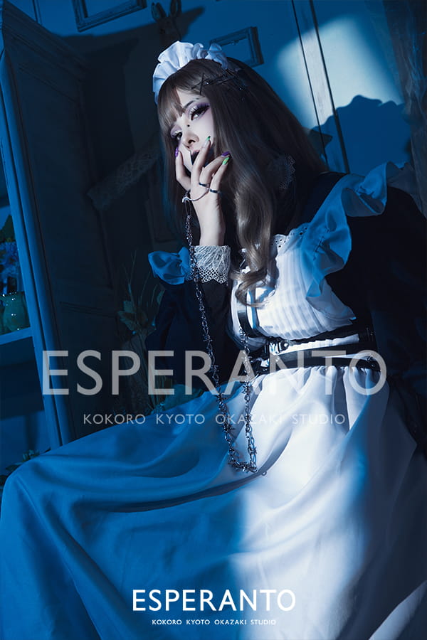 京都の変身写真スタジオで撮影されたドレス