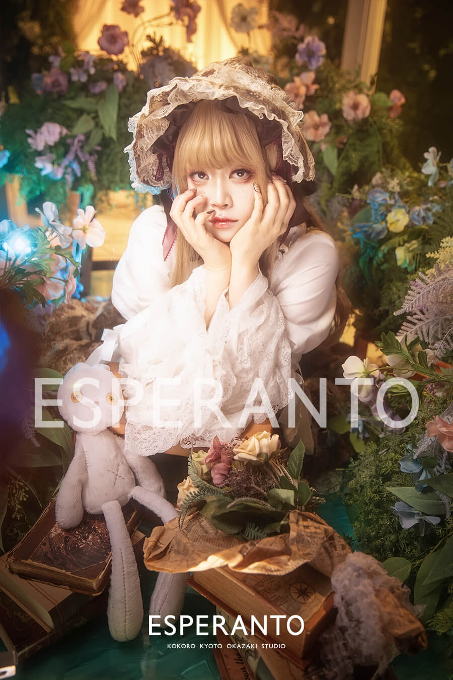 少女らしいあどけなさを感じるロリィタ衣装の撮影カット