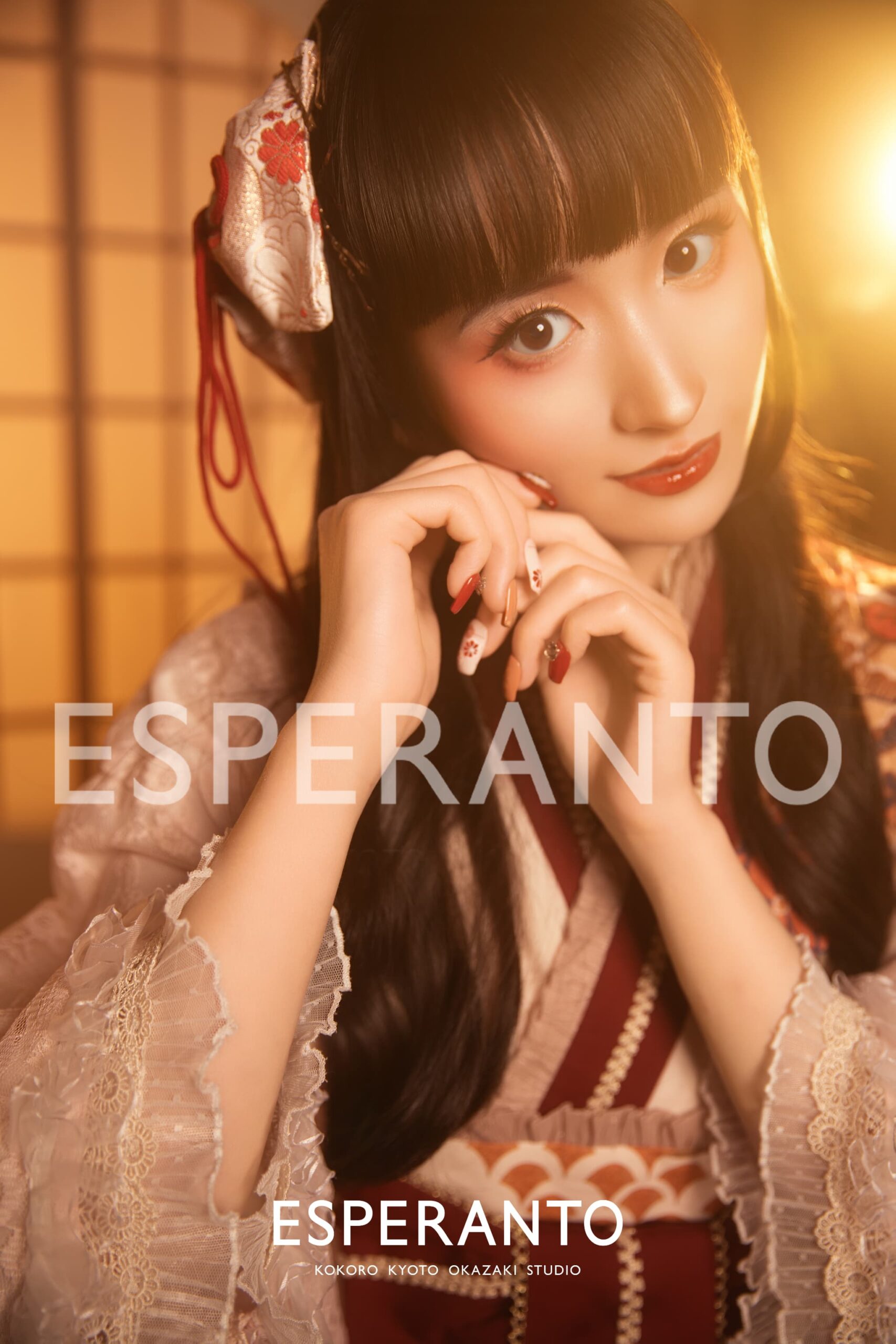 手元を顔に添えた可愛らしい和風ロリィタの妹様ソロ撮影