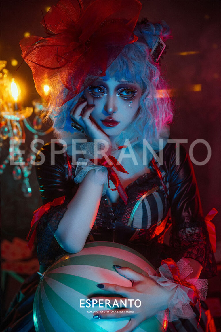 ハロウィンの変身メイクを楽しめるクラウンスタイル